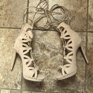 5 for $25- NWT 5.5 Nude Heels